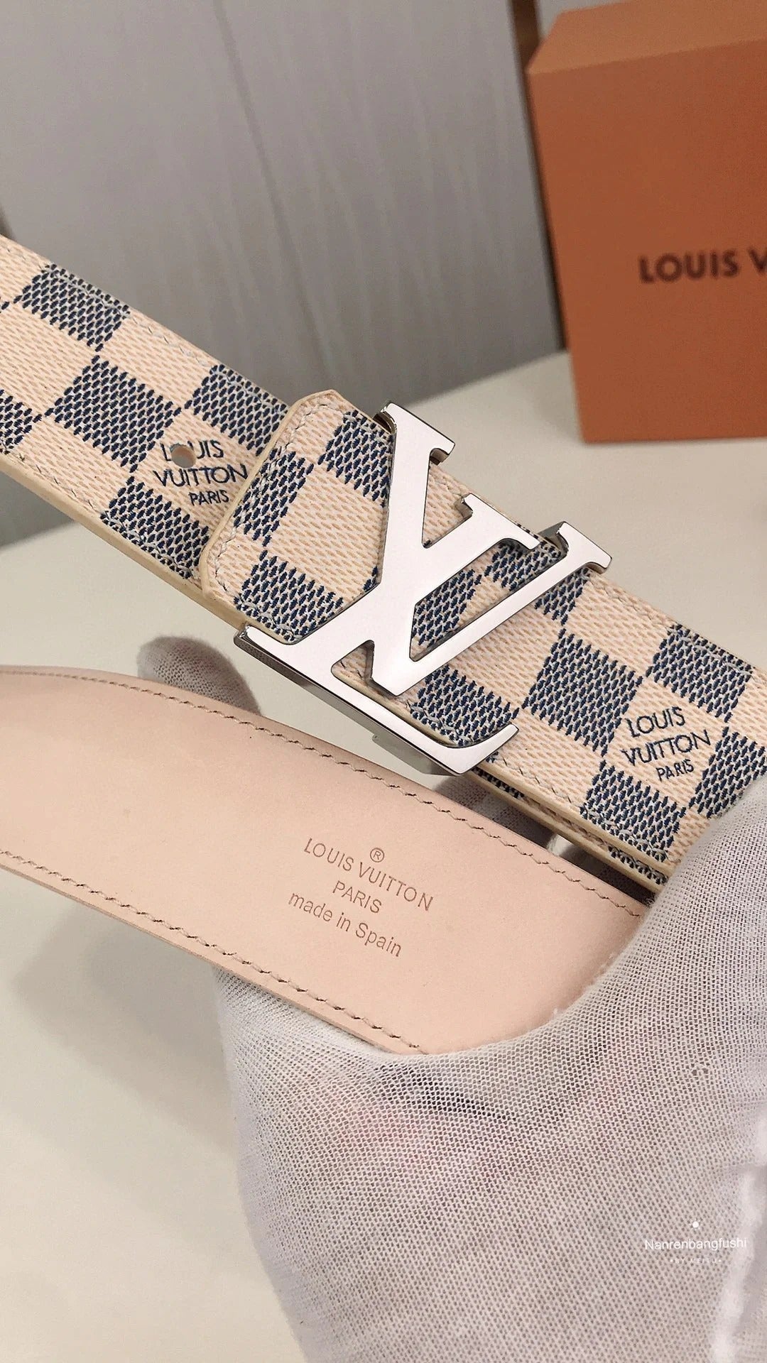 2025  Classic Silver Buckle White Plaid Men's Belt