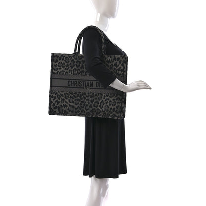 2025 Bag MEDIUM D BOOK TOTE