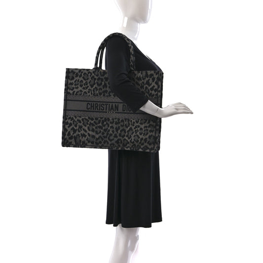 2025 Bag MEDIUM D BOOK TOTE