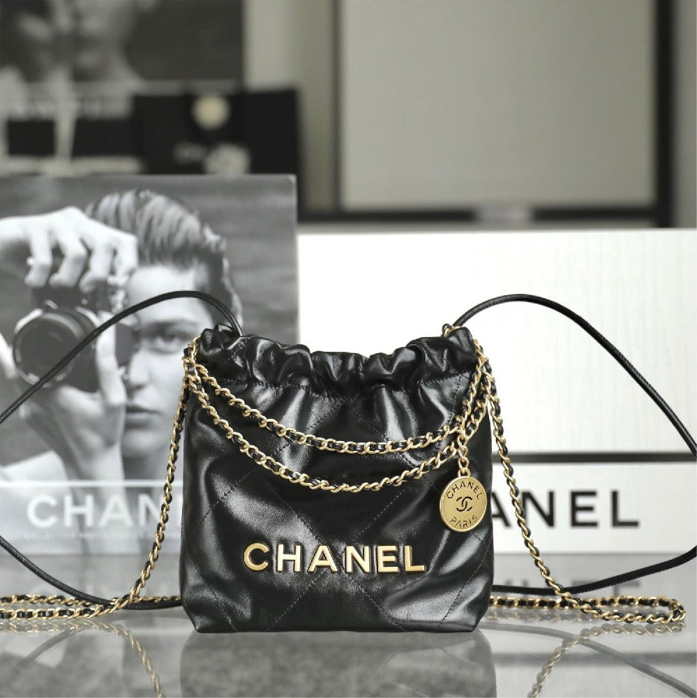 2025 Bag Classic Hobo Bag W61