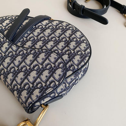 2025 Bag Classic Saddle Bag W240