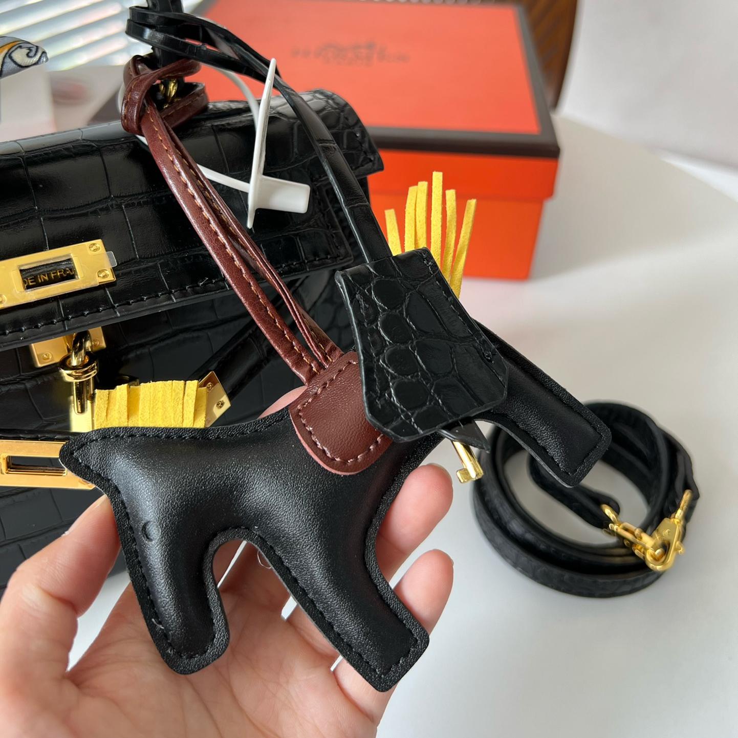 2025 Bag Stylish Top-handle Bag W232