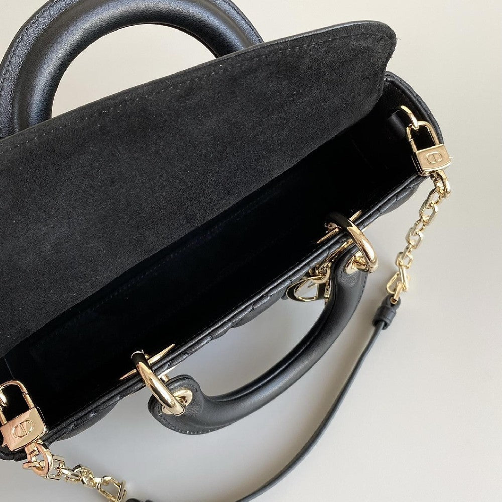 2025 Bag Classic Top-handle Bag W91