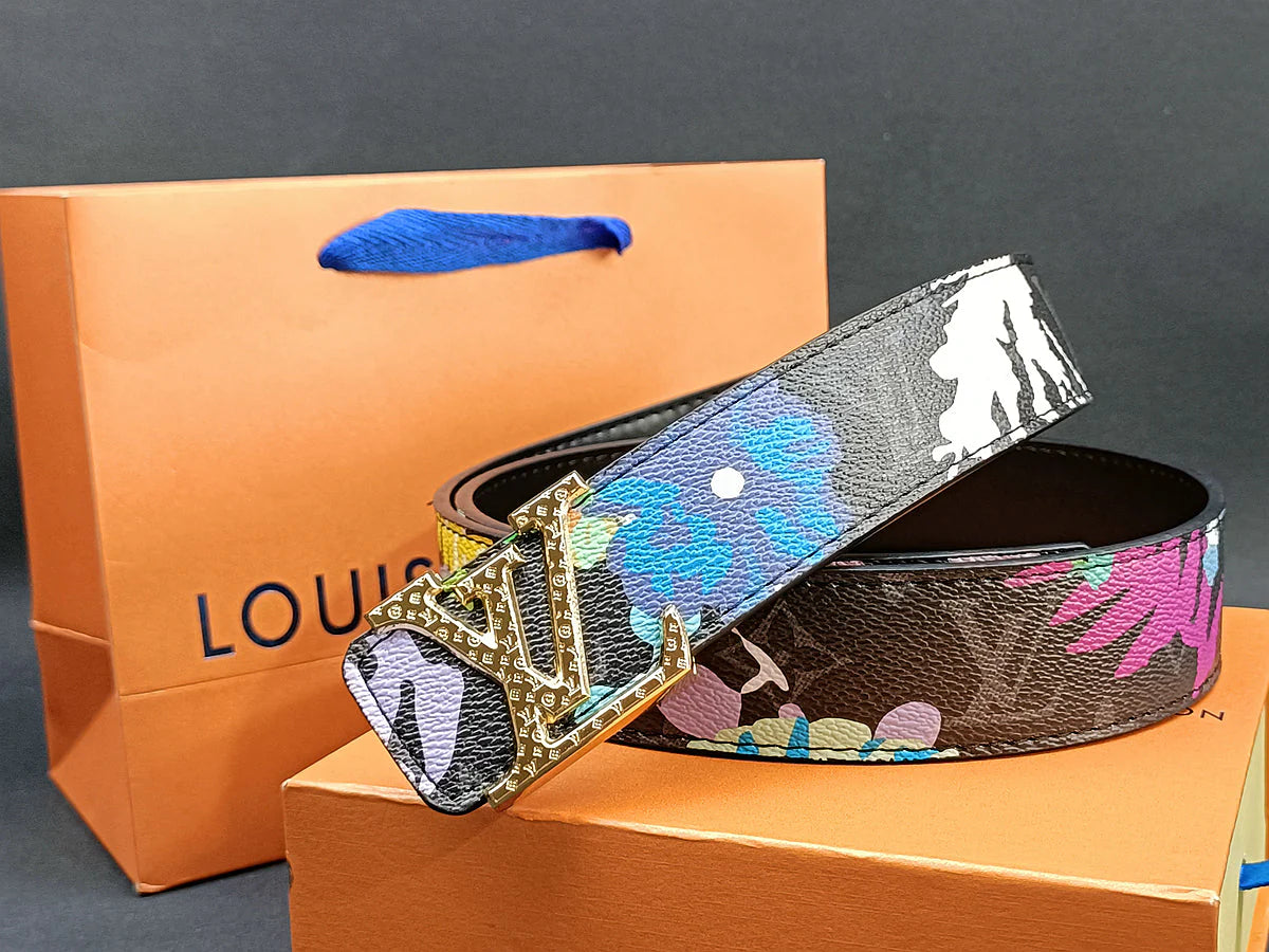 2025 3 Colors  four-leaf clover graffiti carved belt