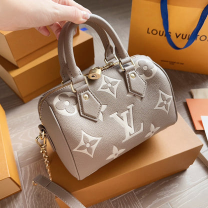 2025 Bag Stylish Top-handle Bag W3820