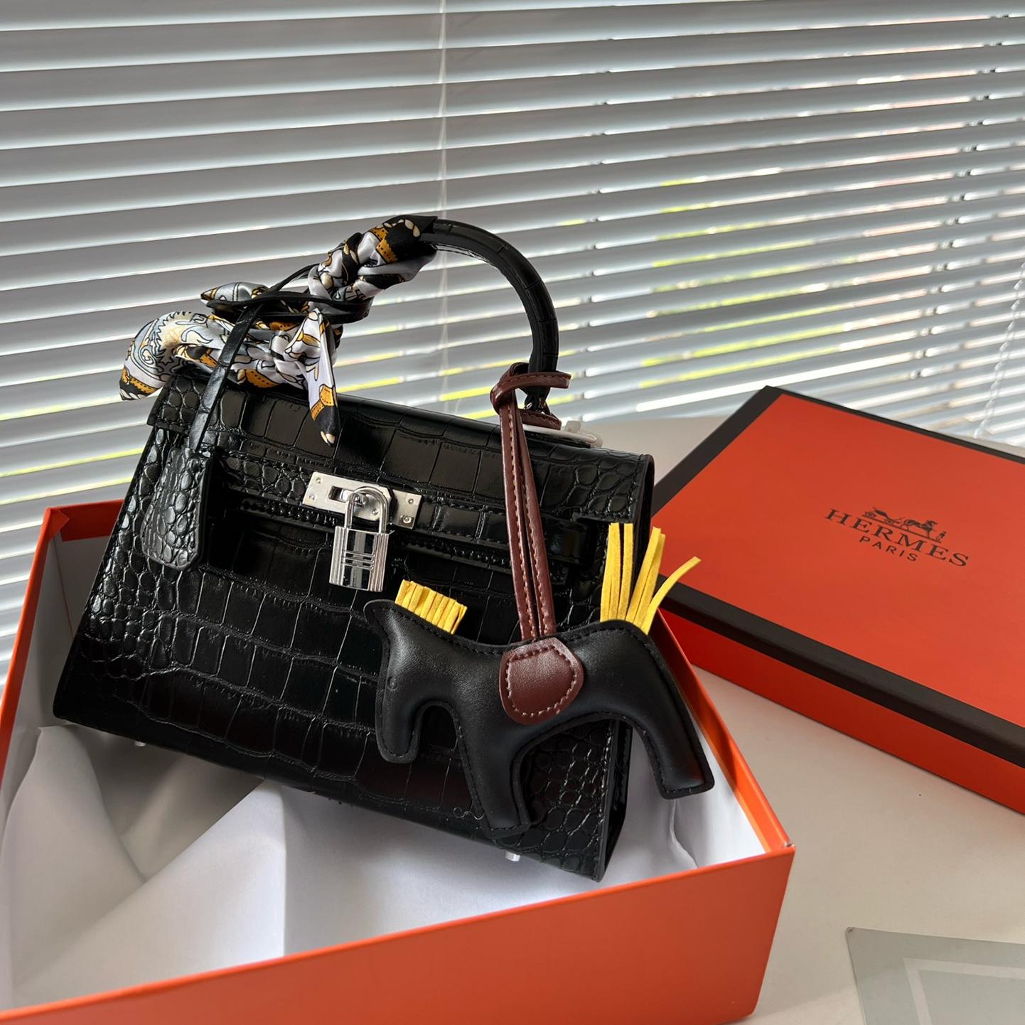 2025 Bag Stylish Top-handle Bag W232