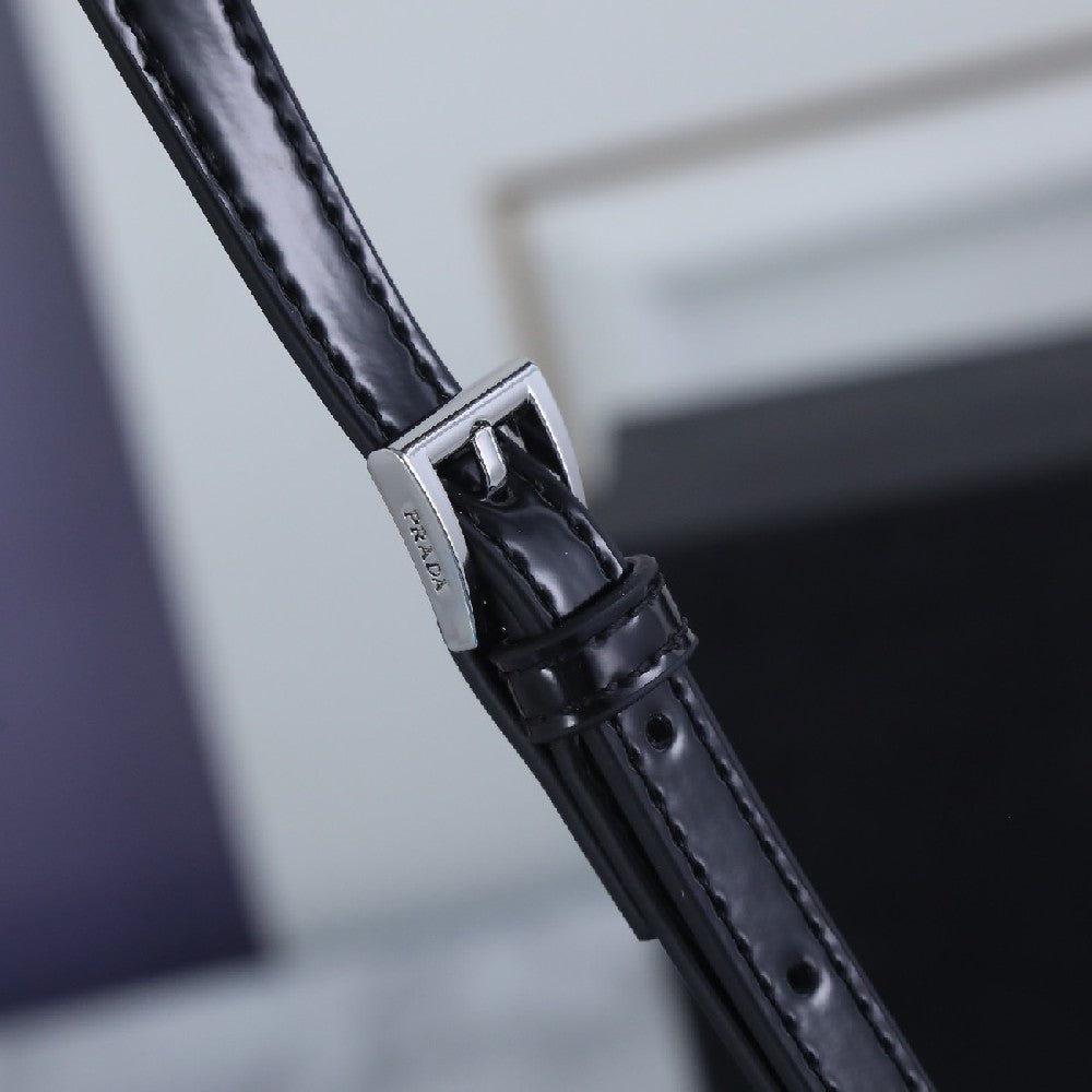 2025 Bag Shoulder Bag With Triangle Logo P4